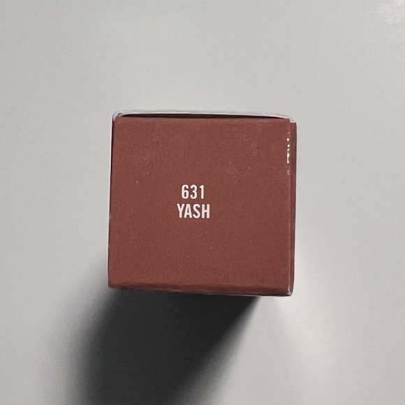 MAC Matte Lipstick Yash - Picture 3 of 7